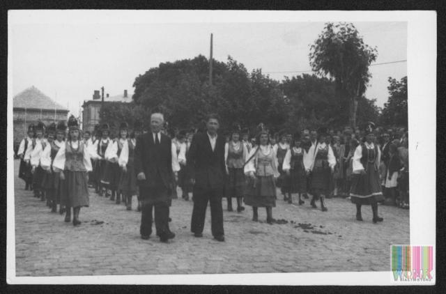 Kurpie Zielone, Teatr Lalkowy Skrzat, Jazz Dance, Młodzieżowy Zespół Teatralny, Teatr Sporadyczny, Kabaret Seniorów „Szpilka”, Chór Pieśni Dawnej im. S. Moniuszki