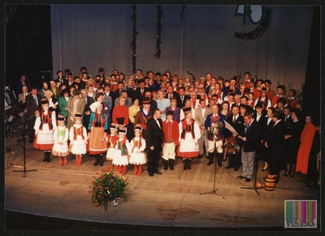 Kurpie Zielone, Teatr Lalkowy Skrzat, Jazz Dance, Młodzieżowy Zespół Teatralny, Teatr Sporadyczny, Kabaret Seniorów „Szpilka”, Chór Pieśni Dawnej im. S. Moniuszki