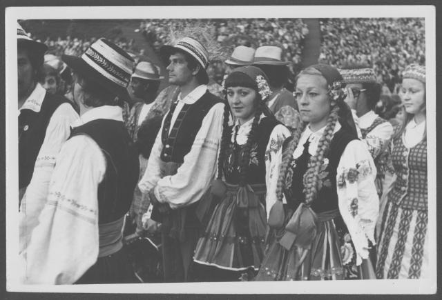 Kurpie Zielone, Teatr Lalkowy Skrzat, Jazz Dance, Młodzieżowy Zespół Teatralny, Teatr Sporadyczny, Kabaret Seniorów „Szpilka”, Chór Pieśni Dawnej im. S. Moniuszki